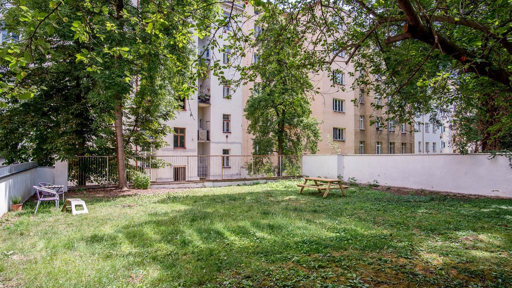 Tower Apartment Прага Екстериор снимка
